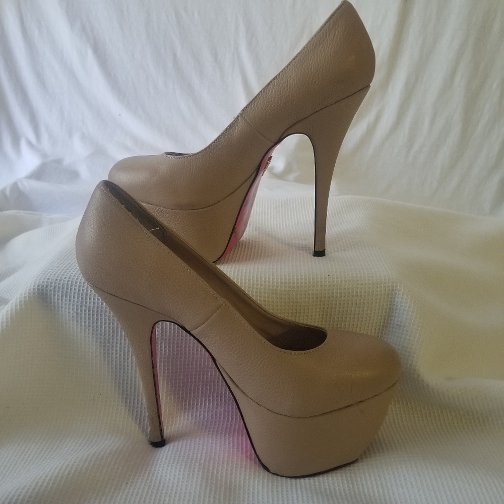 Rare/Leather Betsy Johnson Gillian Platform Pump